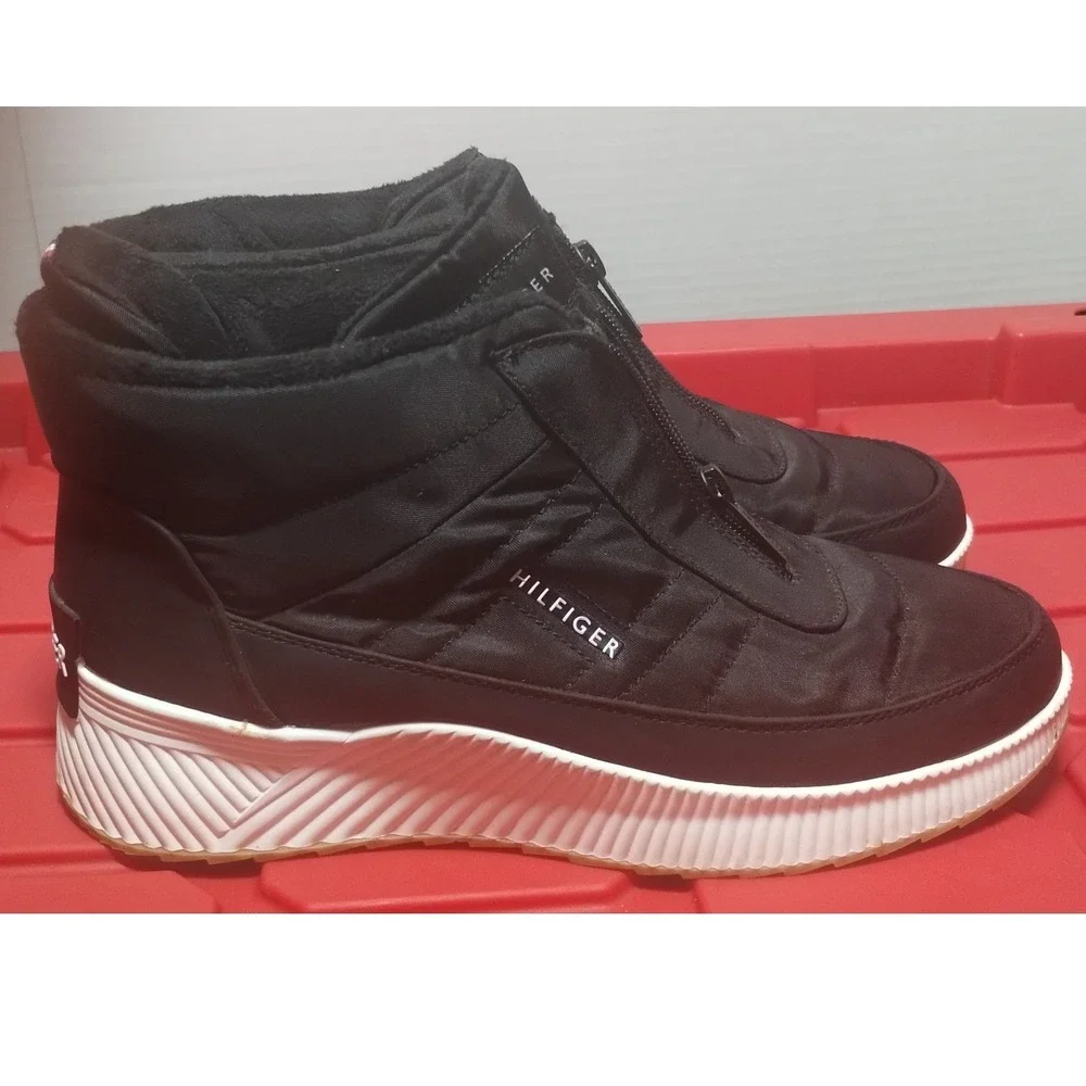 Tommy Hilfiger Womens Black Puffer Zip Front Ankle Boots Size 9M